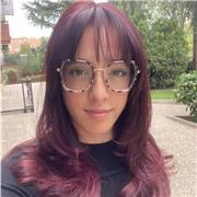 Profesora de economía con experiencia en clases particulares y academia.